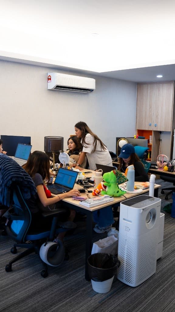 Person Edge team working in the office